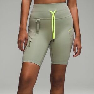 Lululemon Cargo Super-High-Rise Hiking Short 8" Laurel Green Size :6